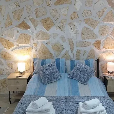 شقة Lovely In With Its Own Pool Strinilas